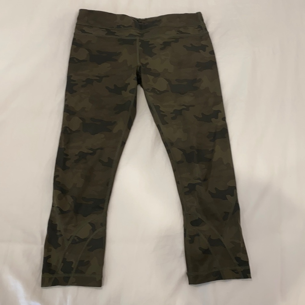 Lululemon Run Inspire Army Camo Print size 6
